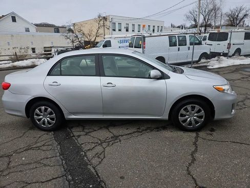 Used 2011 Toyota Corolla LE image 4