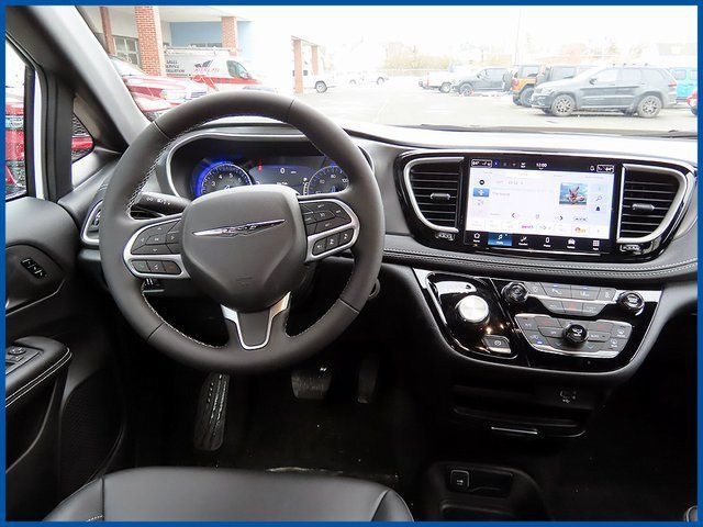 New 2026 Chrysler Pacifica Select AWD/4WD image 11