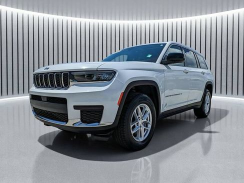 Used 2023 Jeep Grand Cherokee L Laredo RWD image 8