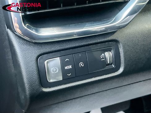 Used 2025 GMC Acadia Elevation image 13