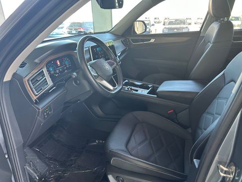 Used 2024 Volkswagen Atlas SE FWD image 24