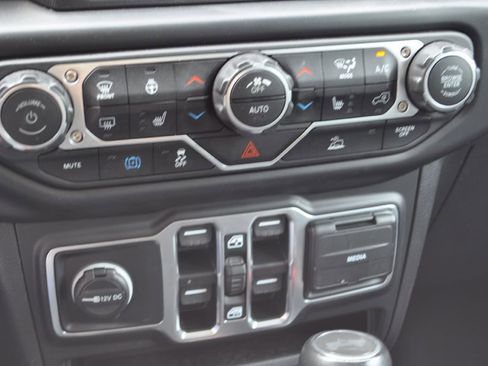 Used 2023 Jeep Wrangler Unlimited Sahara w/ Cold Weather Group image 9