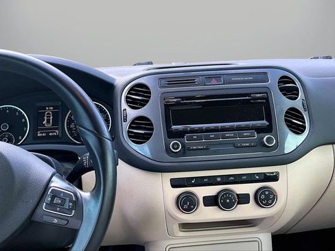 Used 2014 Volkswagen Tiguan SE FWD image 11