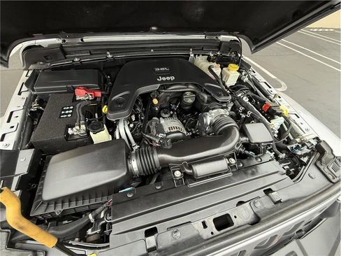 Used 2020 Jeep Gladiator Overland image 22