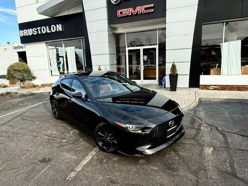 Used 2025 MAZDA MAZDA3 Hatchback w/Premium Plus Pkg image 2