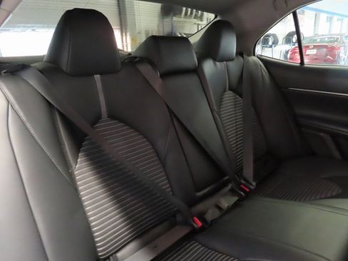Used 2020 Toyota Camry SE image 28