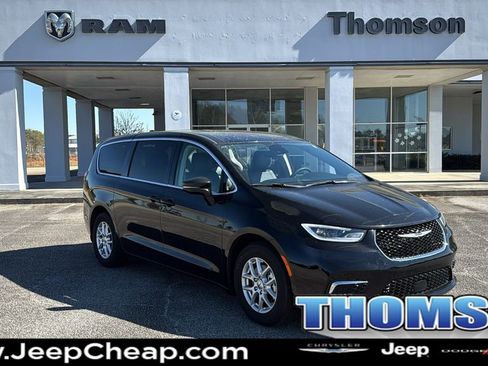 Used 2024 Chrysler Pacifica Touring-L image 1