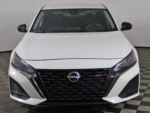 Used 2023 Nissan Altima 2.5 SR FWD image 8