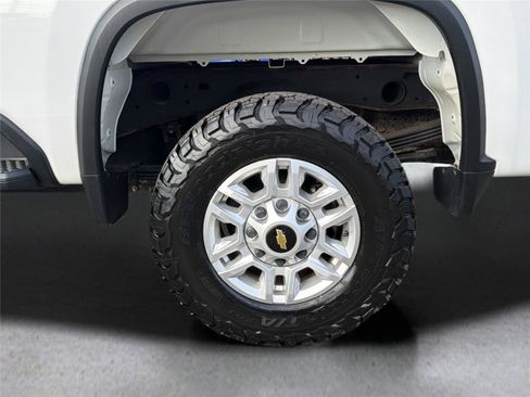 Used 2022 Chevrolet Silverado 2500 LT AWD/4WD image 38