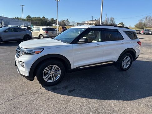 Used 2024 Ford Explorer XLT w/ Equipment Group 202A image 7