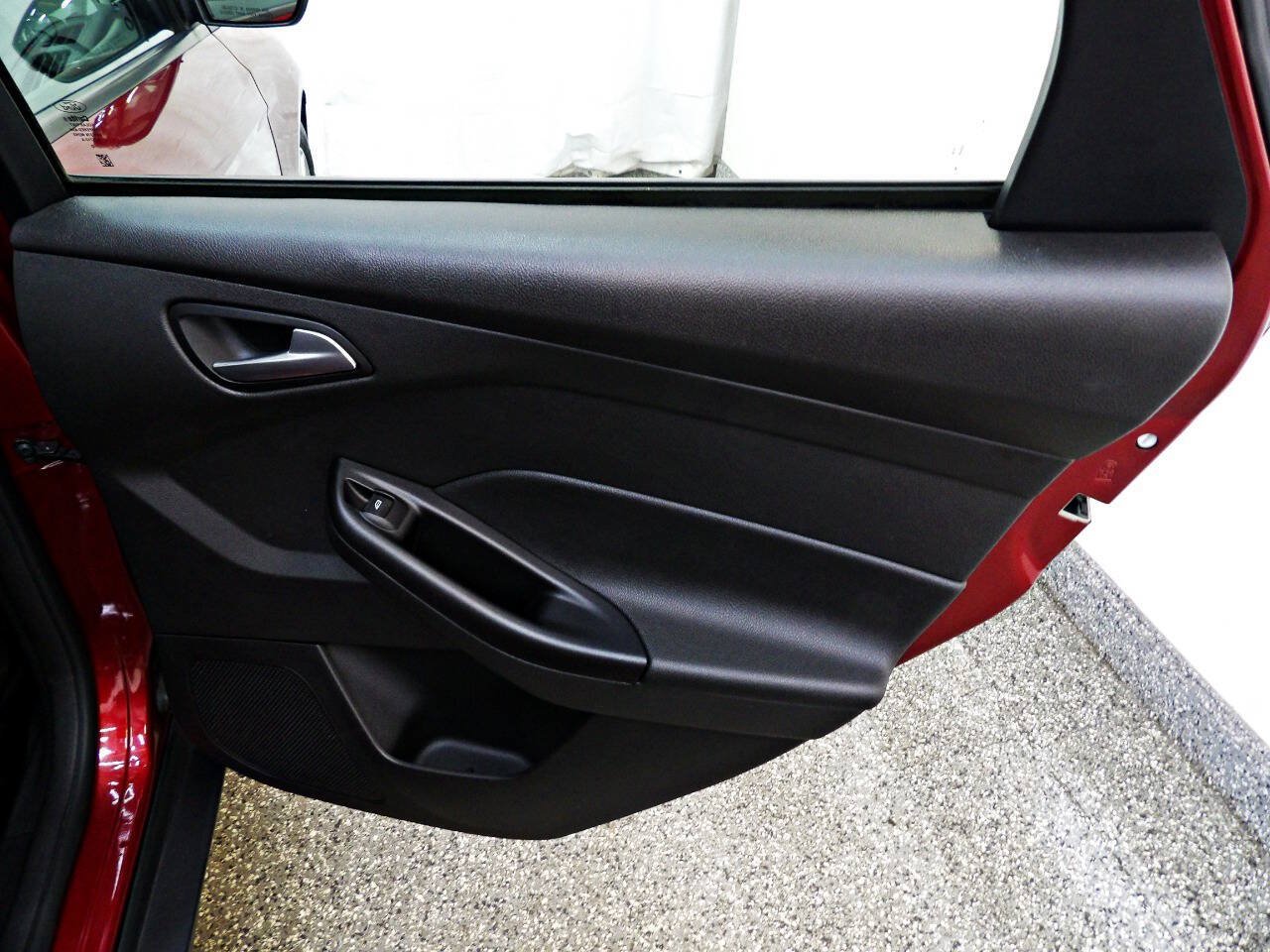 Used 2017 Ford Focus SE FWD image 12