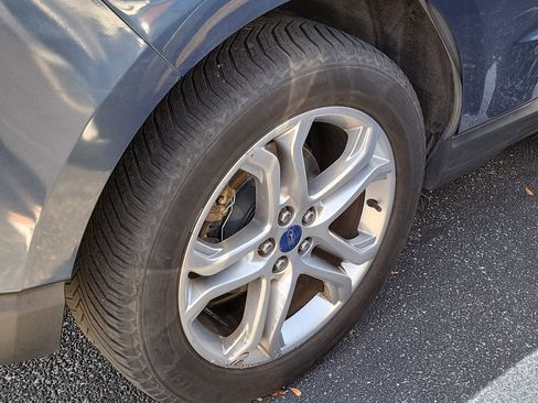 Used 2018 Ford Edge Titanium image 10