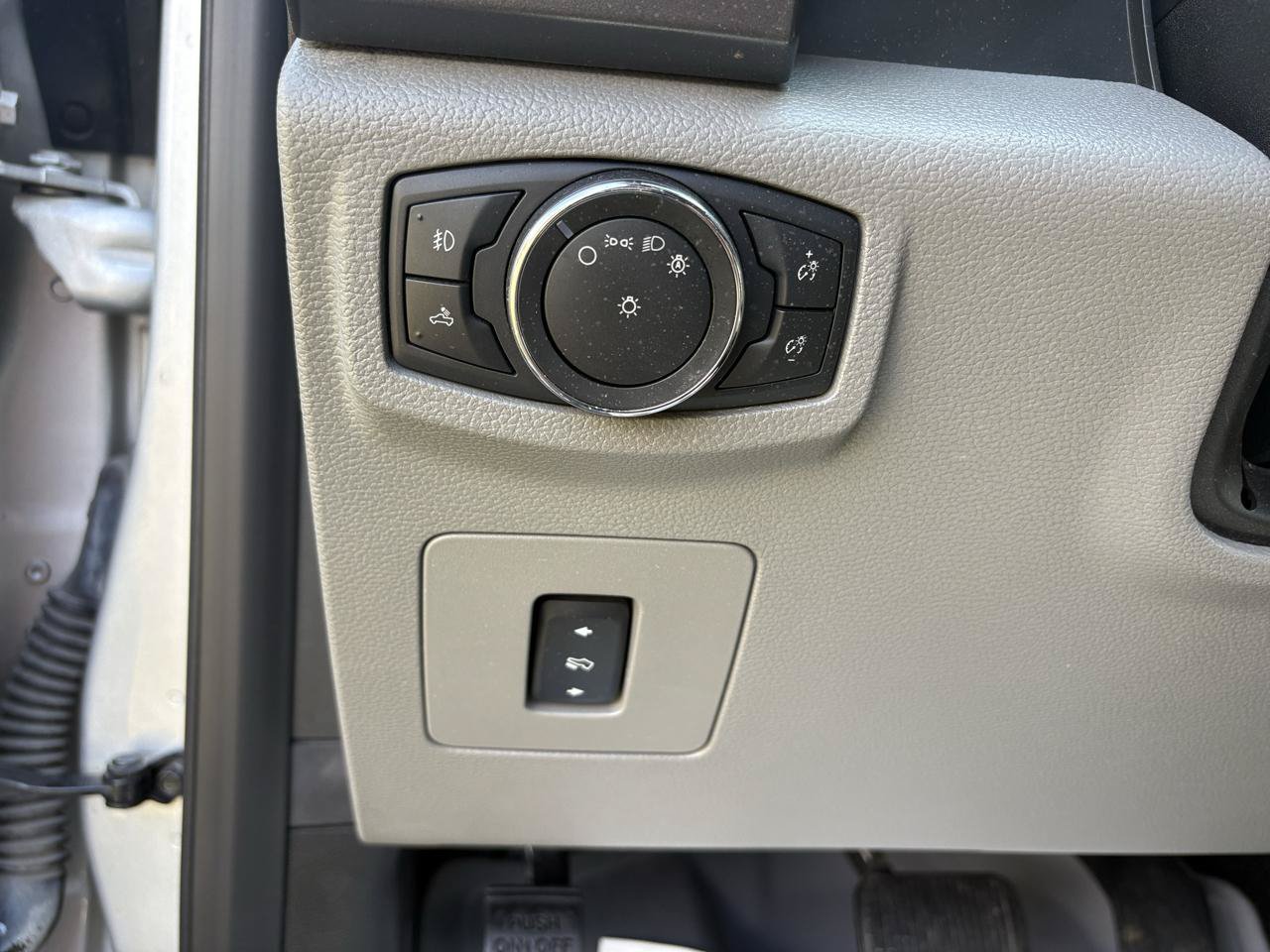Used 2017 Ford F150 XLT w/ Equipment Group 302A Luxury AWD/4WD image 8