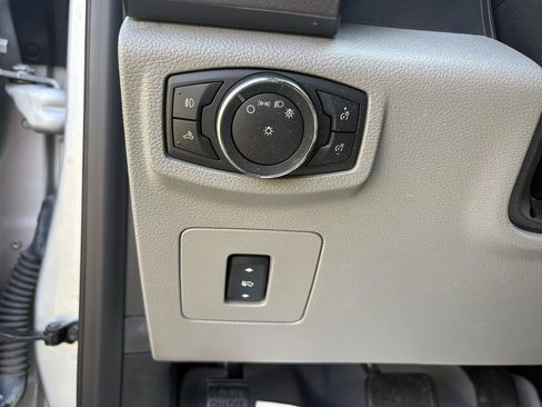 Used 2017 Ford F150 XLT w/ Equipment Group 302A Luxury AWD/4WD image 8