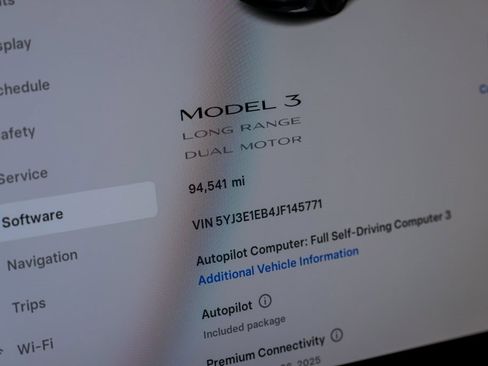 Used 2018 Tesla Model 3 Long Range image 32