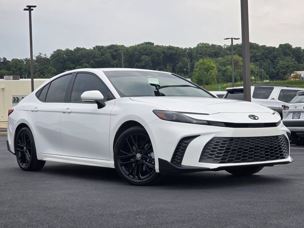 Used 2025 Toyota Camry SE FWD image 2