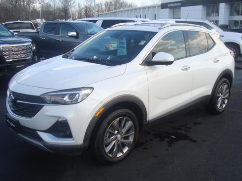 Used 2023 Buick Encore GX Essence w/ Advanced Technology Package image 2