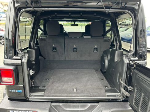 Used 2023 Jeep Wrangler Unlimited w/ Sun & Screen Package image 60