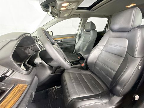 Used 2018 Honda CR-V Touring image 3