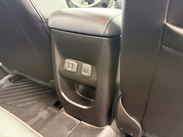 Used 2022 Chevrolet Colorado Z71 w/ Z71 Midnight Edition AWD/4WD image 29