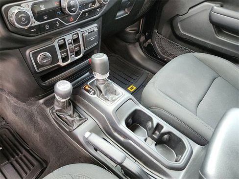 Used 2022 Jeep Gladiator Willys image 18