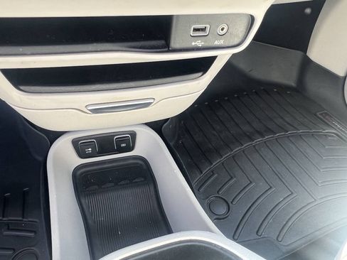 Used 2020 Chrysler Pacifica Limited FWD image 13