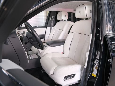 Used 2022 Rolls-Royce Phantom Sedan w/ The Phantom Package RWD image 9