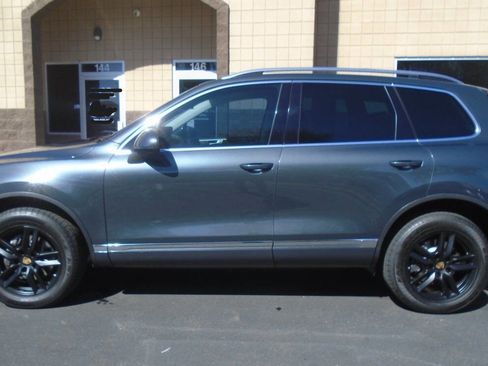 Used 2016 Volkswagen Touareg TDI image 6