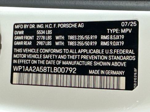 Certified 2026 Porsche Macan AWD/4WD image 27
