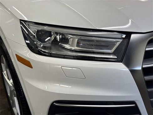Used 2019 Audi Q5 2.0T Premium w/ Convenience Package image 3