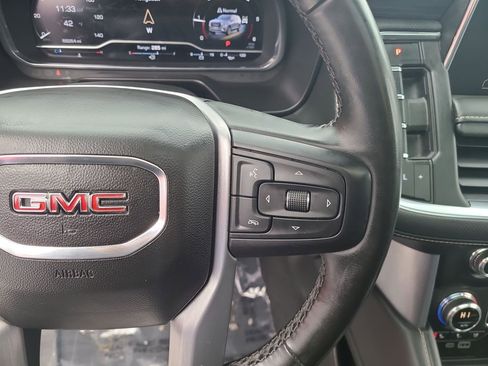 Used 2023 GMC Yukon SLT image 32