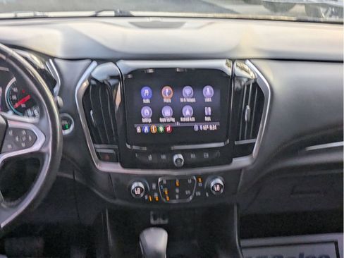 Used 2021 Chevrolet Traverse LT image 16