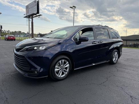 Certified 2025 Toyota Sienna XLE w/ XLE Plus Package AWD/4WD image 3