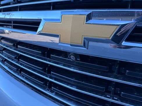 Used 2022 Chevrolet Suburban LT w/ Luxury Package image 32