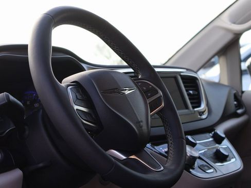 Used 2024 Chrysler Voyager LX image 24