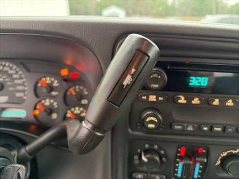 Used 2005 Chevrolet Avalanche LS image 18