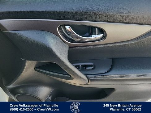 Used 2016 Nissan Rogue SV w/ SV Premium Package image 43