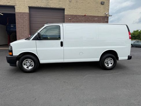 Used 2018 Chevrolet Express 2500 RWD image 17