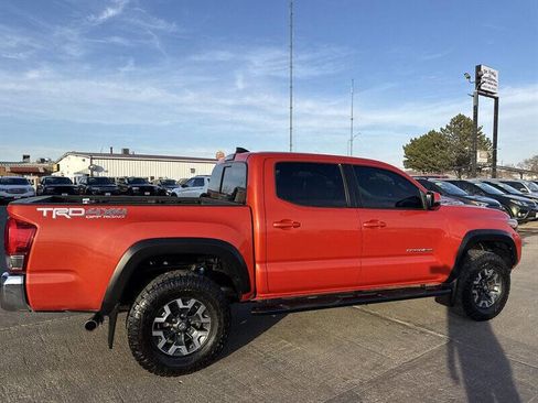 Used 2017 Toyota Tacoma TRD Off-Road w/ Tow Package (A/T) image 8