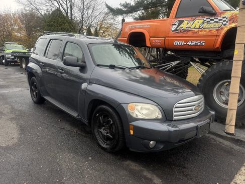 Used 2010 Chevrolet HHR LT image 2