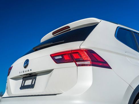 Used 2023 Volkswagen Tiguan SE image 14