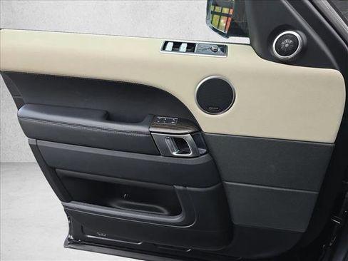 Used 2018 Land Rover Range Rover Sport HSE image 27