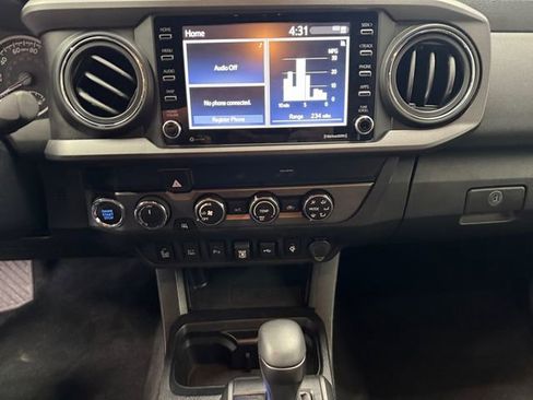 Used 2020 Toyota Tacoma TRD Sport w/ Technology Package image 5
