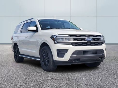 Used 2023 Ford Expedition XLT AWD/4WD image 3