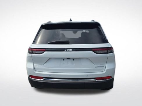 Used 2025 Jeep Grand Cherokee Laredo w/ MOPAR Finishing Package RWD image 4