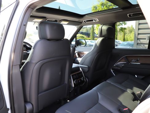 Certified 2025 Land Rover Range Rover SE AWD/4WD image 15