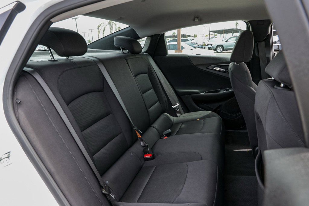 Used 2025 Chevrolet Malibu RS FWD image 22