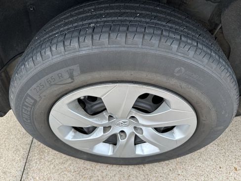 Used 2022 Toyota RAV4 LE image 20