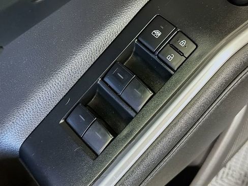 Certified 2023 Toyota Highlander XLE image 21