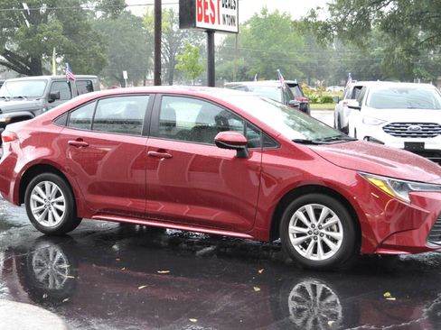 Used 2025 Toyota Corolla LE image 2